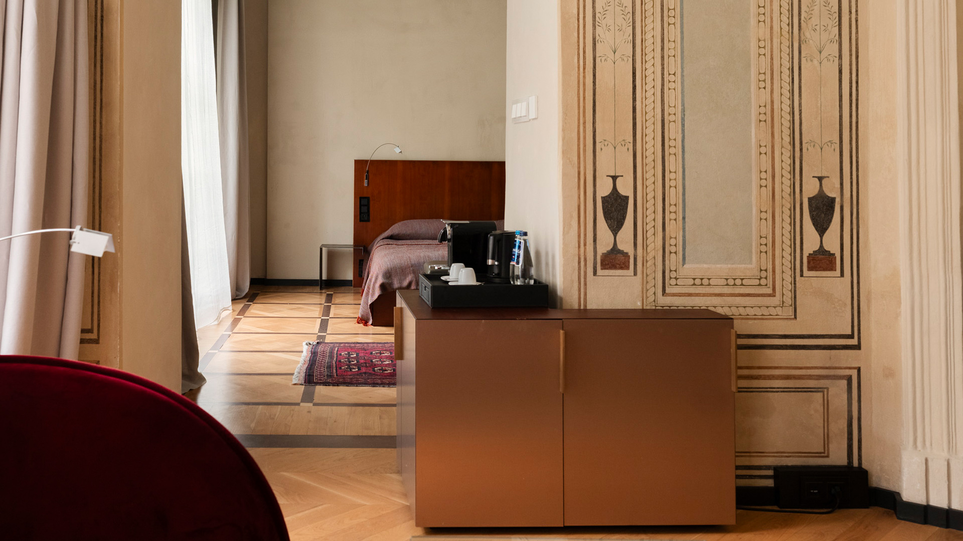 Hotel-Pod-Roza-czterogwiazdkowy-hotel-w-centrum-Krakowa-pokoj-apartament-luksusowy (opis1)