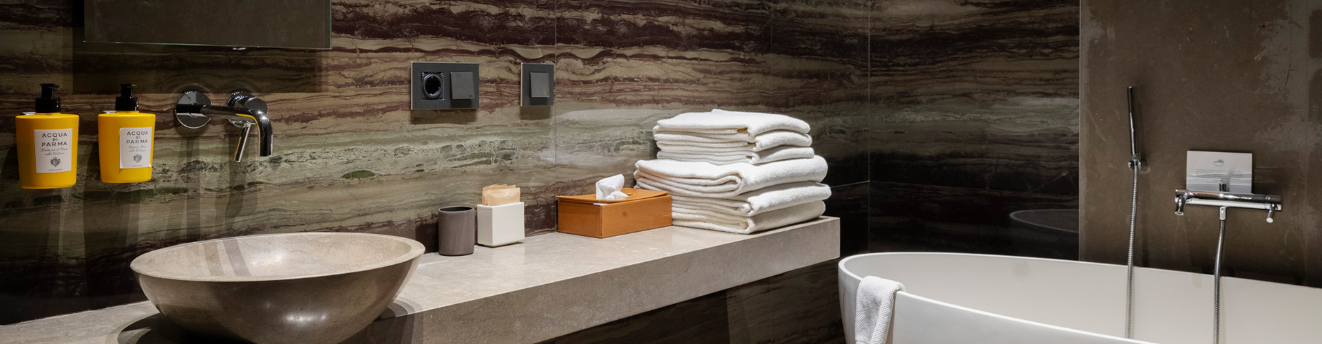 Hotel-warszawa-pieciogwiazkowy-hotel-w-centrum-warszawy-junior-suite-z-dwoma-lozkami