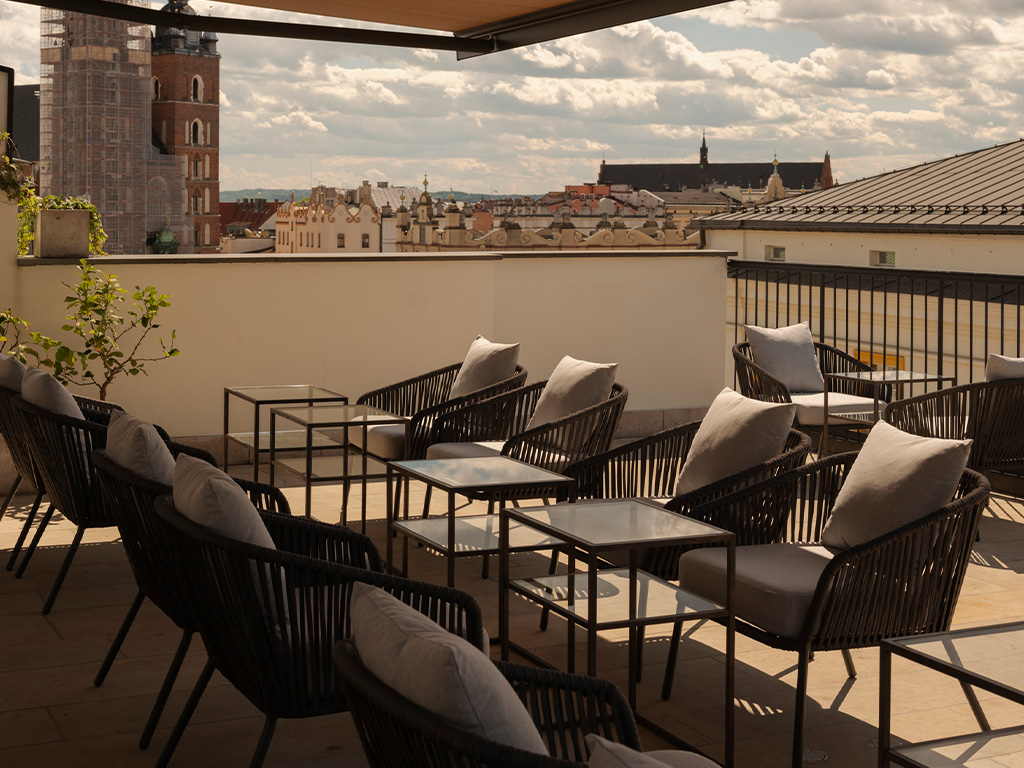 Pięciogwiazdkowy Hotel Warszawa - restauracja pod różą